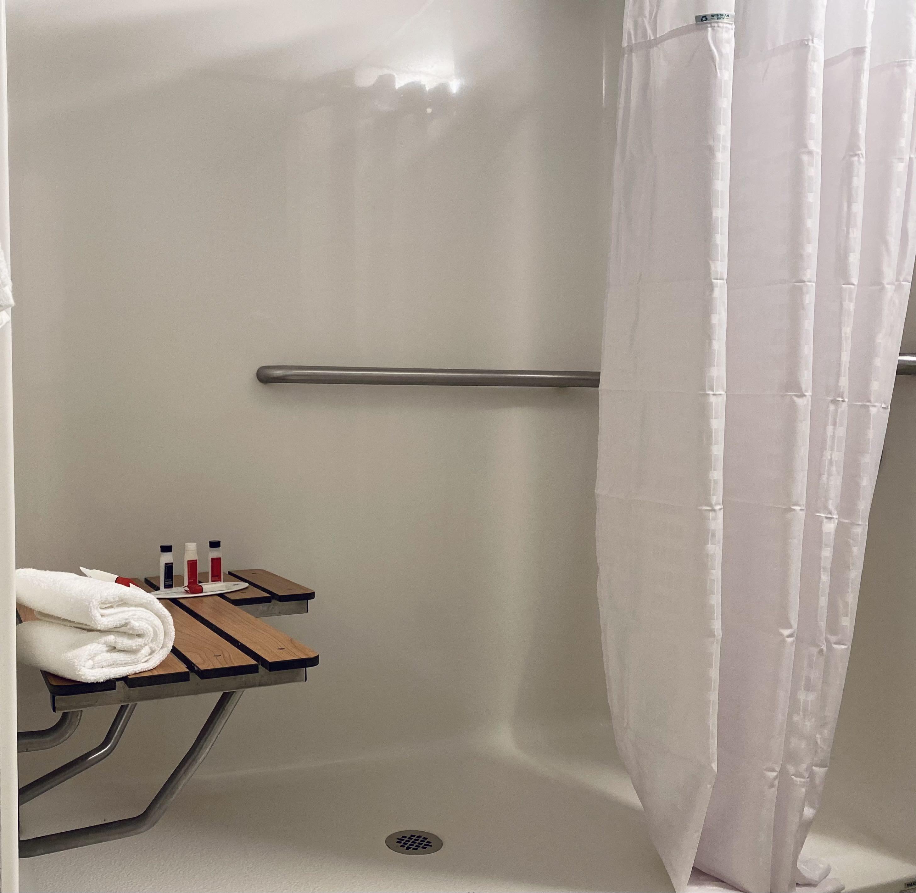 Ramada By Wyndham Hartford North - Bradley Airport Hotel Windsor Locks Bagian luar foto