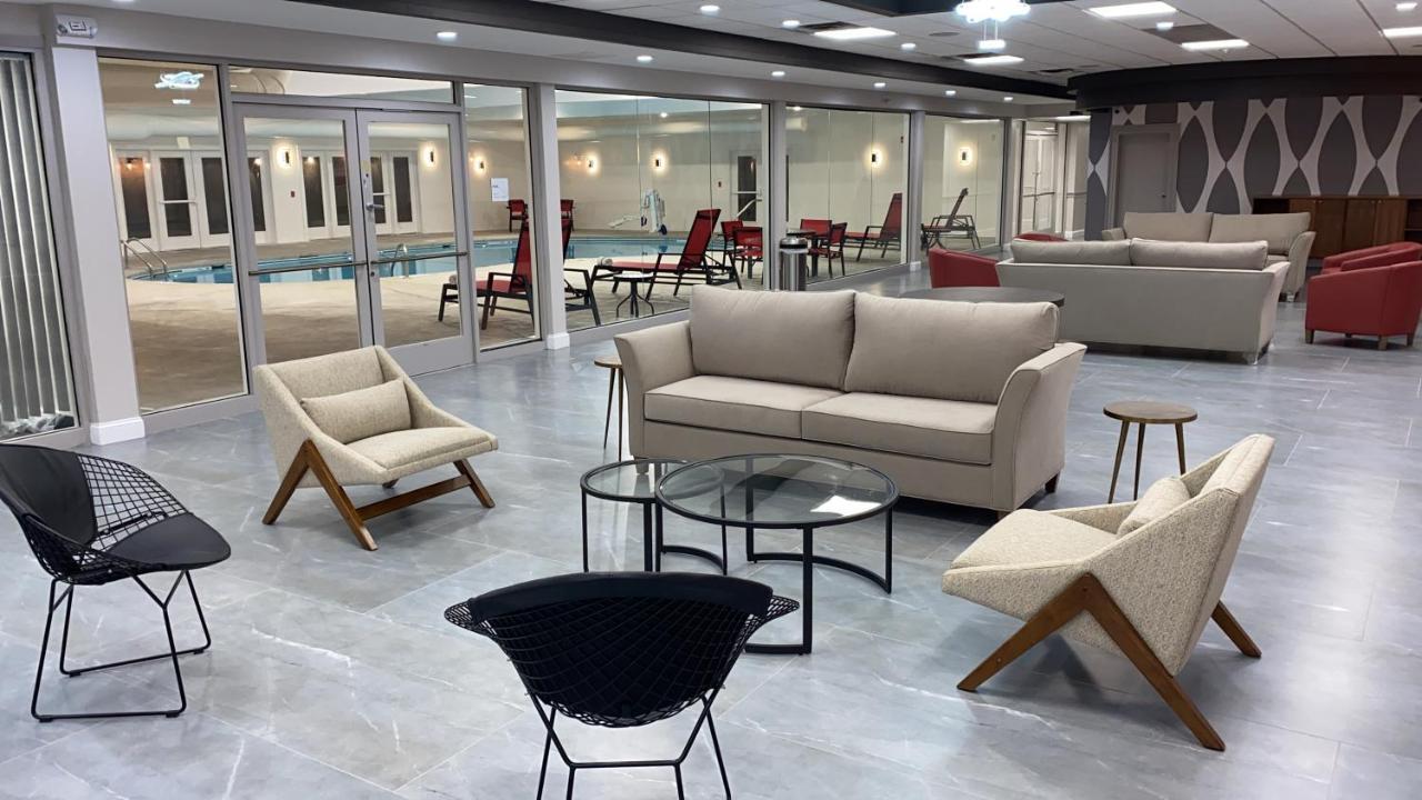 Ramada By Wyndham Hartford North - Bradley Airport Hotel Windsor Locks Bagian luar foto