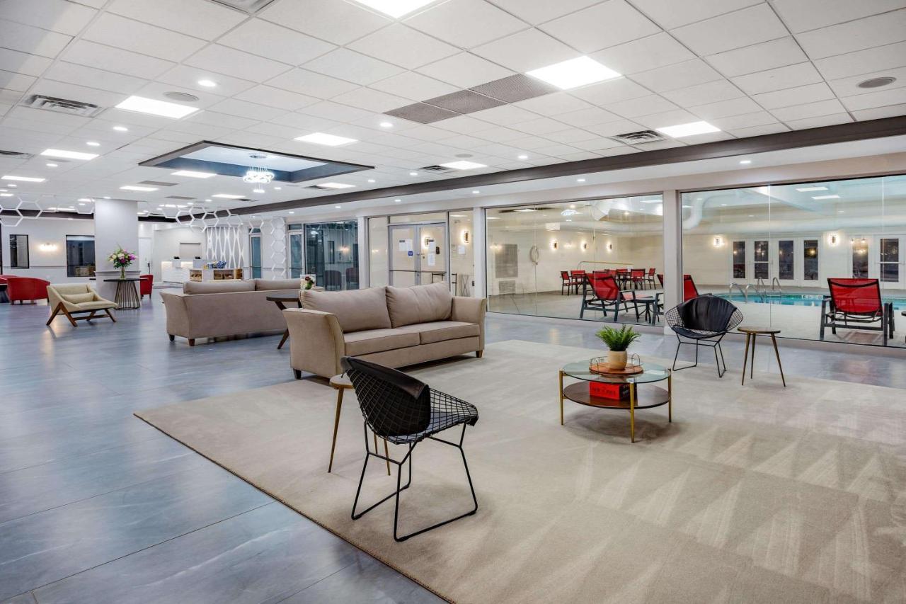 Ramada By Wyndham Hartford North - Bradley Airport Hotel Windsor Locks Bagian luar foto