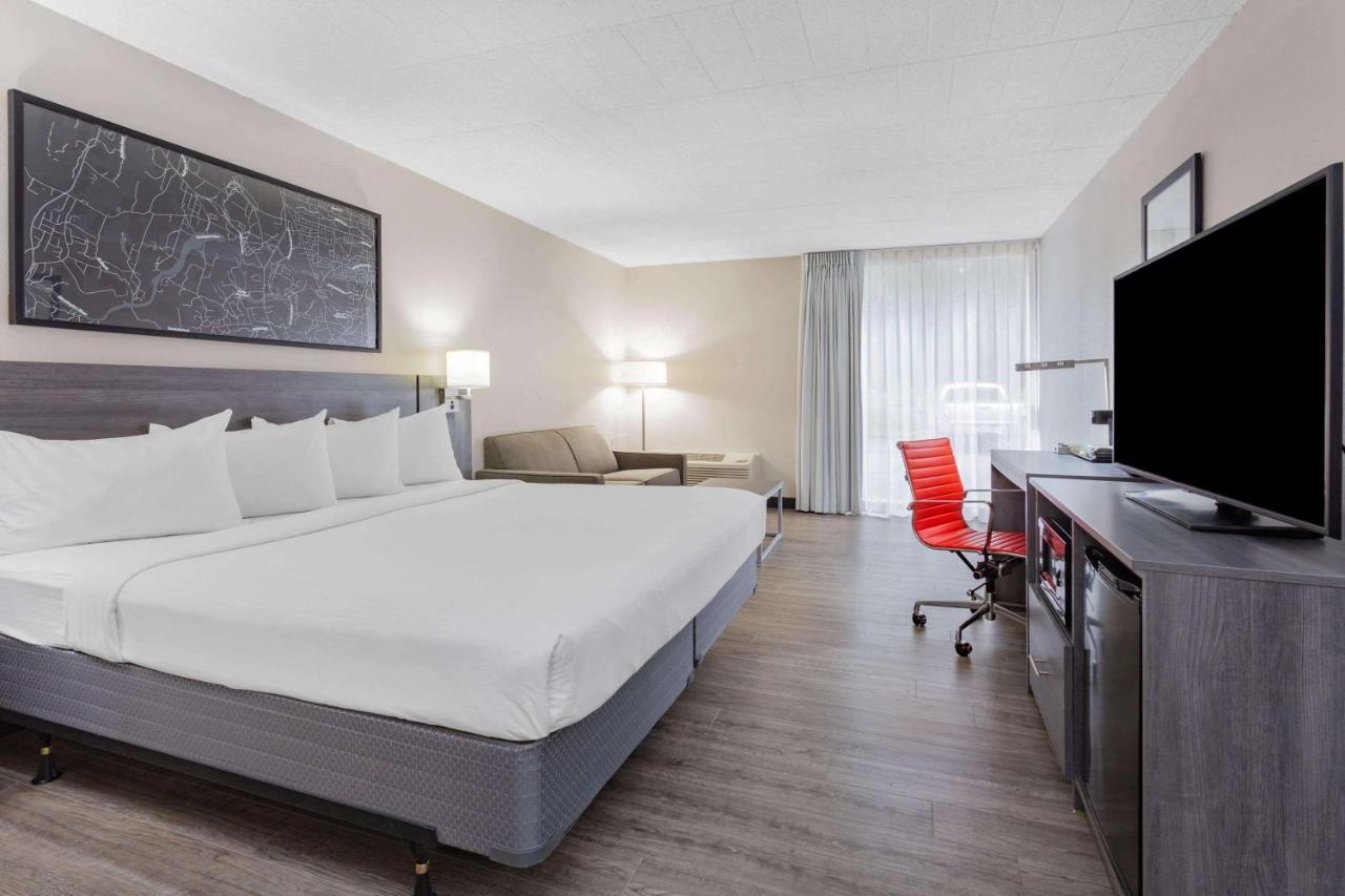 Ramada By Wyndham Hartford North - Bradley Airport Hotel Windsor Locks Bagian luar foto