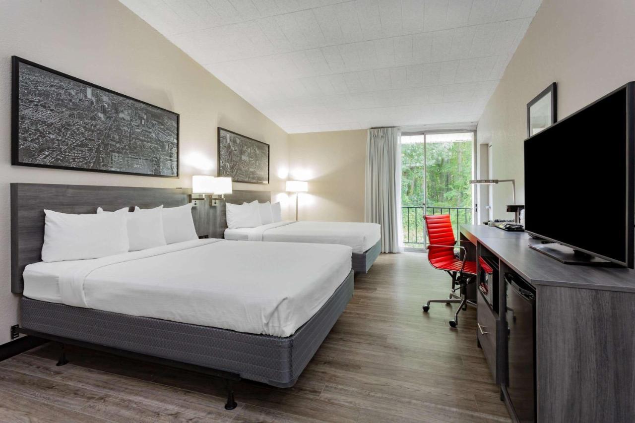 Ramada By Wyndham Hartford North - Bradley Airport Hotel Windsor Locks Bagian luar foto
