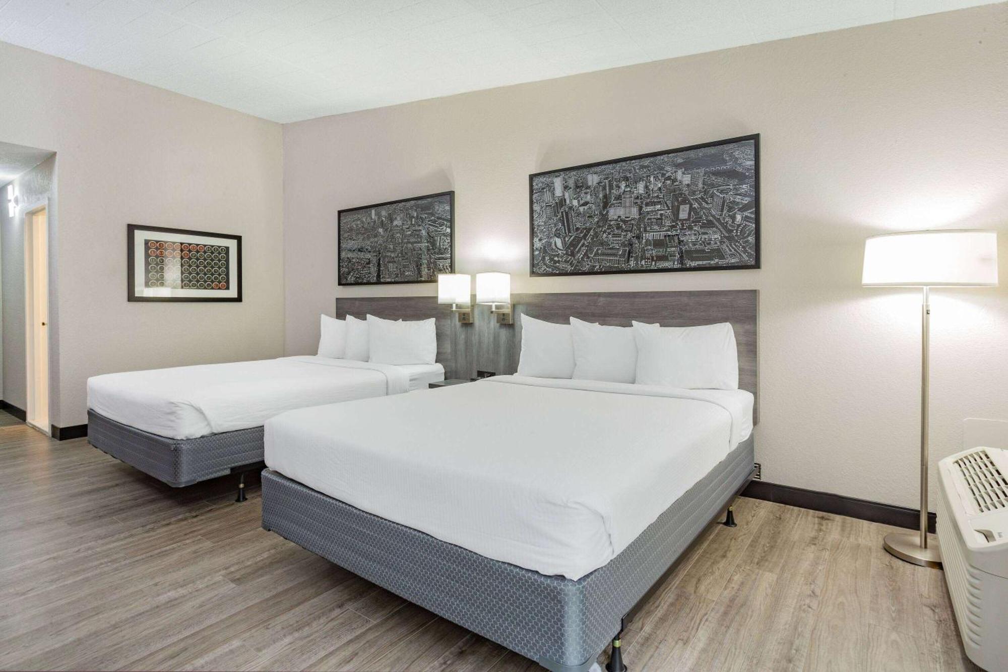 Ramada By Wyndham Hartford North - Bradley Airport Hotel Windsor Locks Bagian luar foto